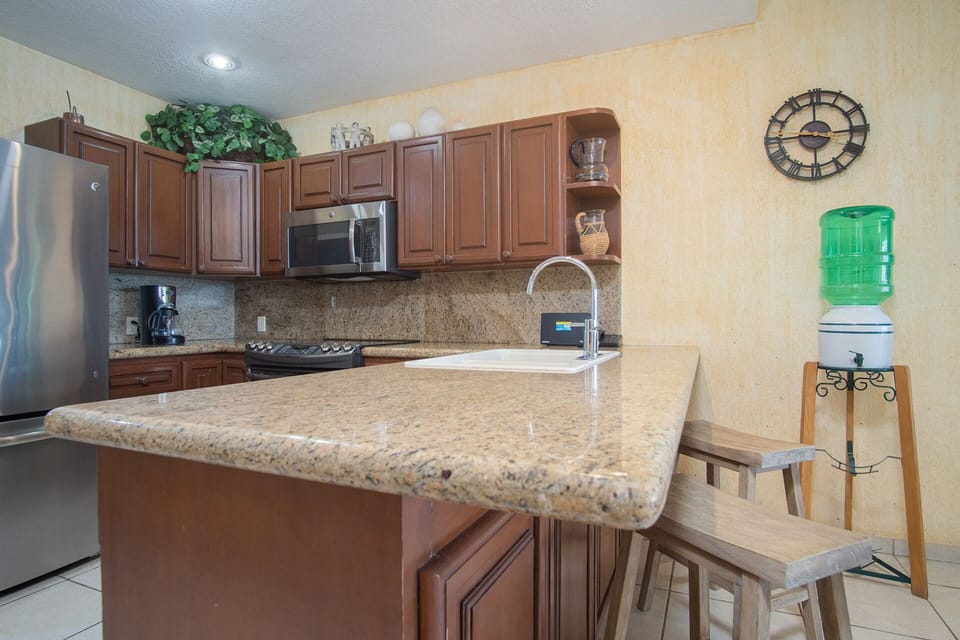 the counter with bar stools in th ekitchen