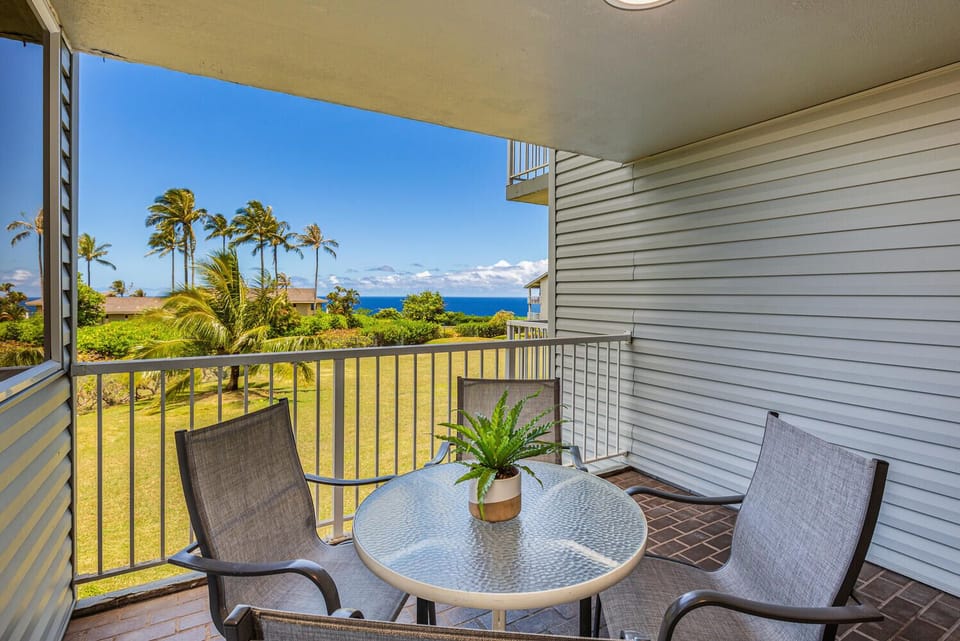 Lanai with outside dining