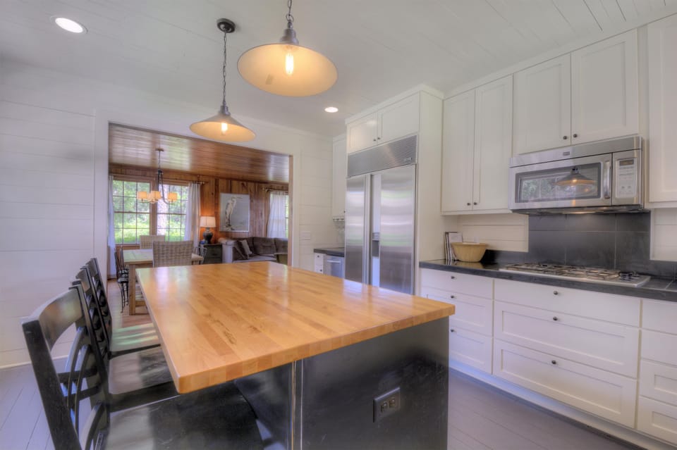 Kitchen Island Open To Dining Area - The kitchen connects directly to the dining room, so serving meals and snacks stays simple.
