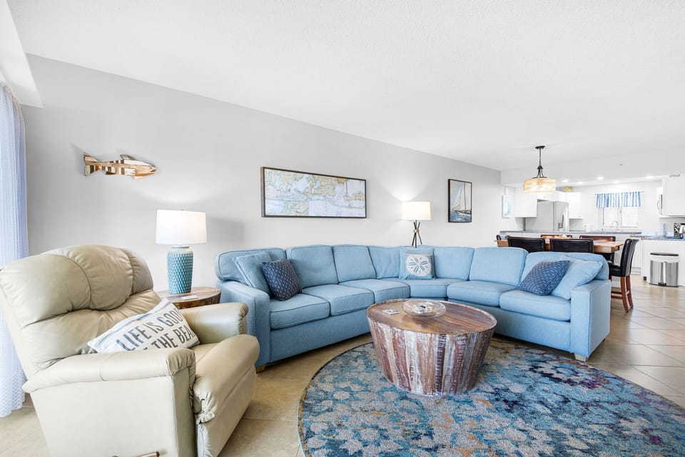 Living Area w/Recliner