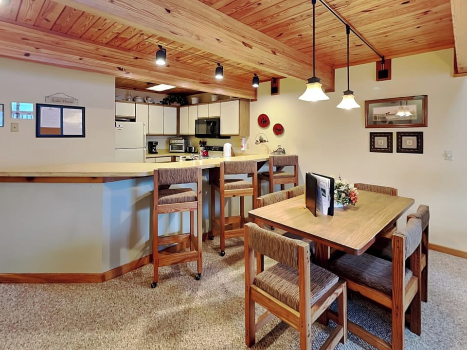 Dining & Kitchen