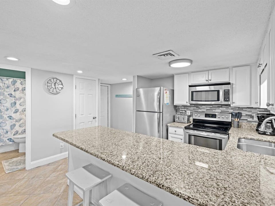 HSRC 617 Breakfast Bar/Kitchen