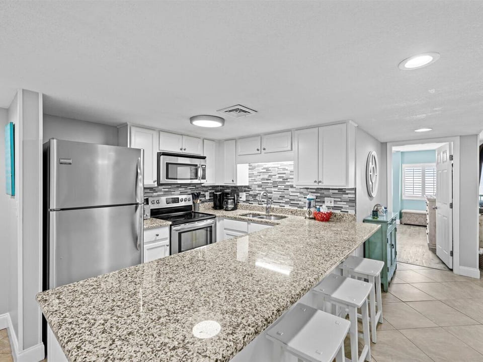 HSRC 617 Breakfast Bar/Kitchen
