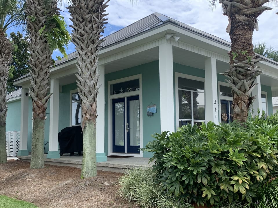 Side porch with gas bbq grill