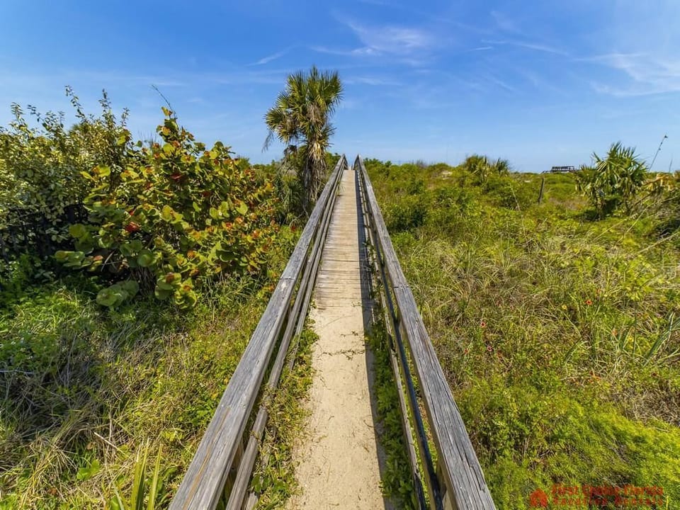Magnolia Beach House - Beach Walkover