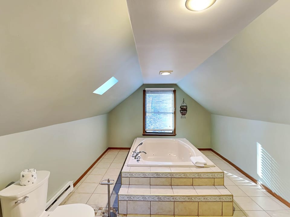 Upper Level Primary Bathroom