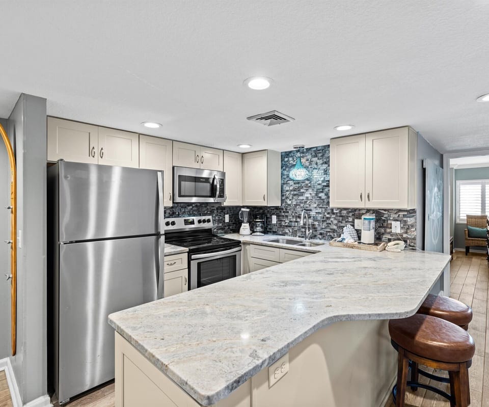 HSRC 210 Breakfast Bar/ Kitchen