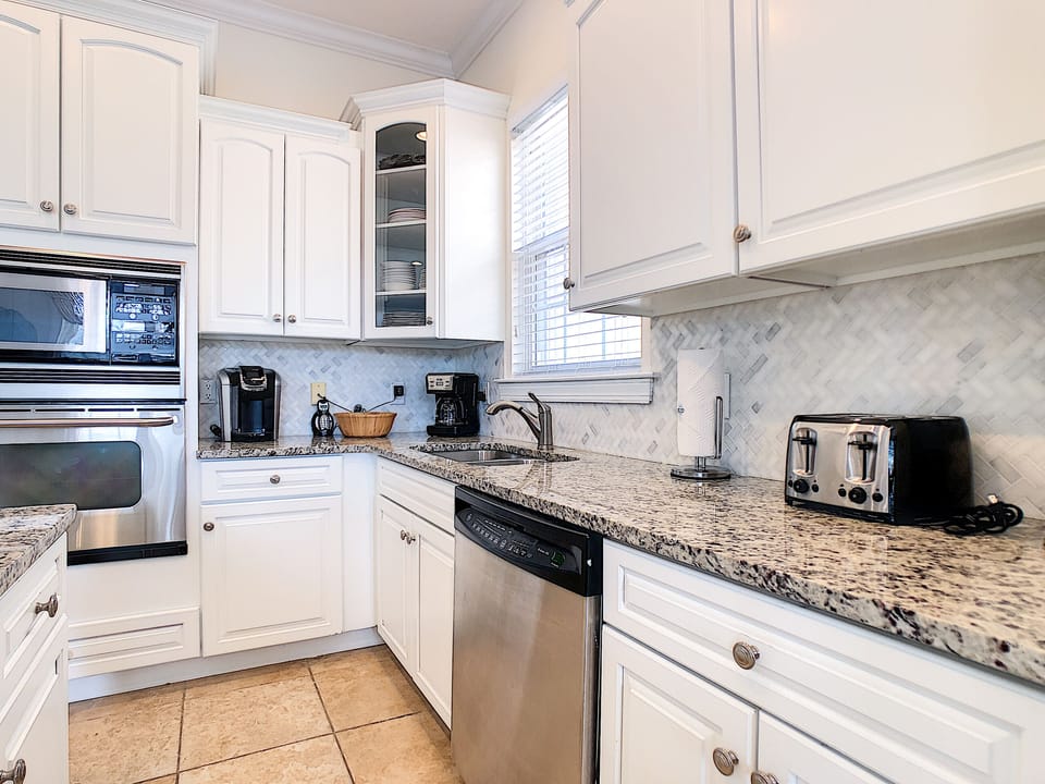 Fully equipped granite kitchen 