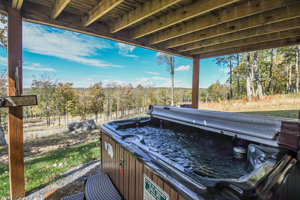 Private Hot Tub w/ Seasonal Mountain Views