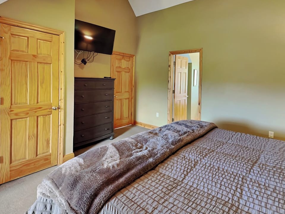 Upper Level Primary Suite 2 - King Size Bed