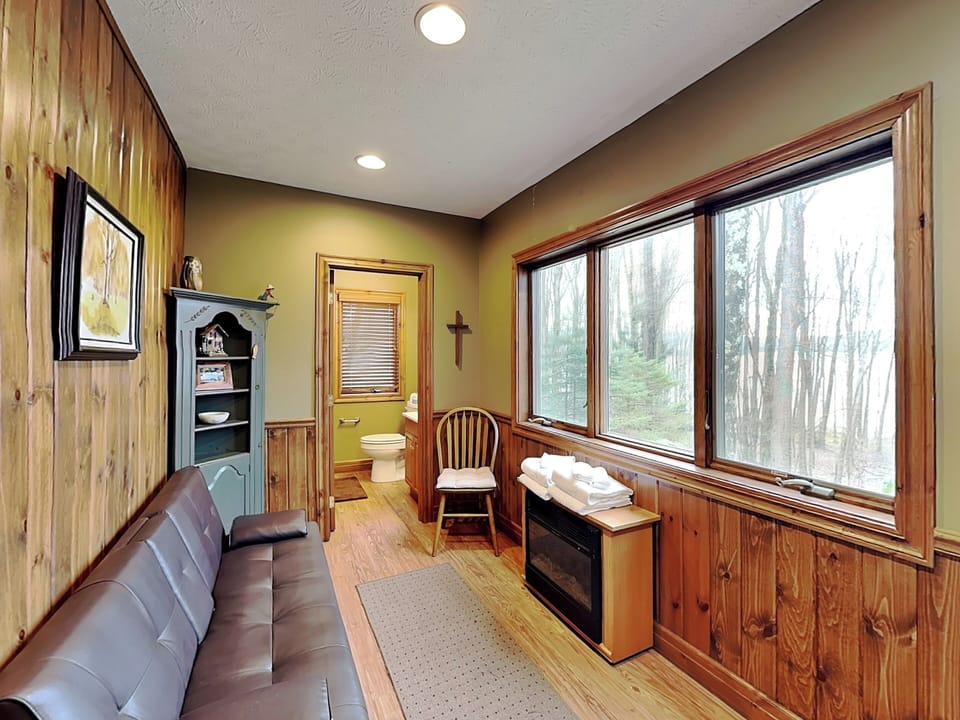 Main Level Den - Futon, Fireplace