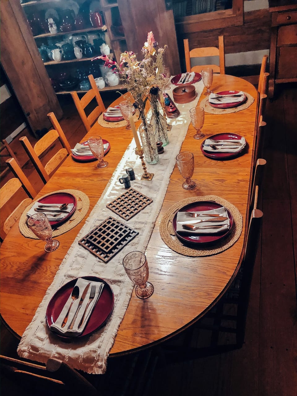 Dining room large enough for the entire group 