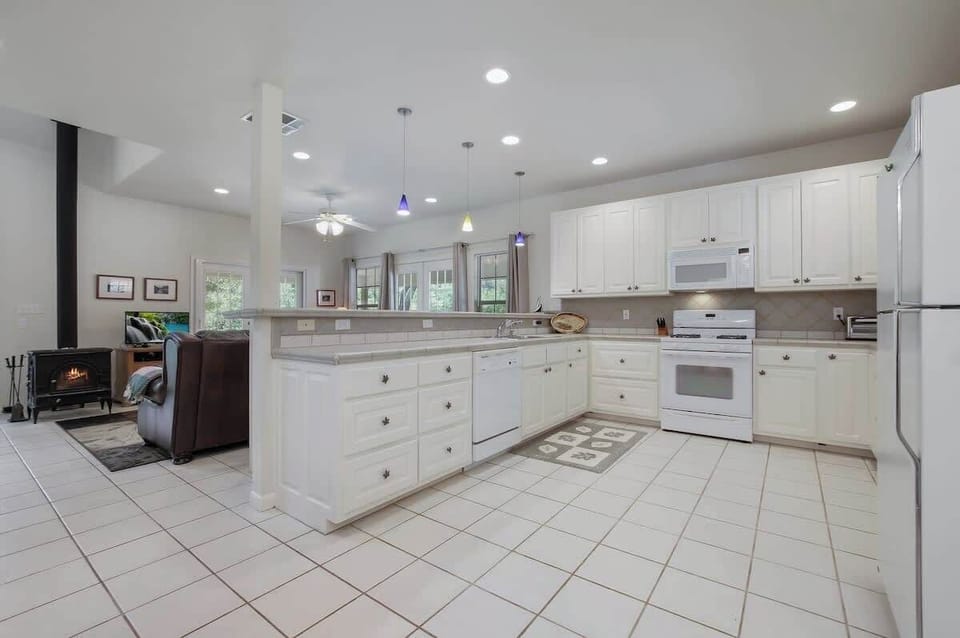 Spacious kitchen!