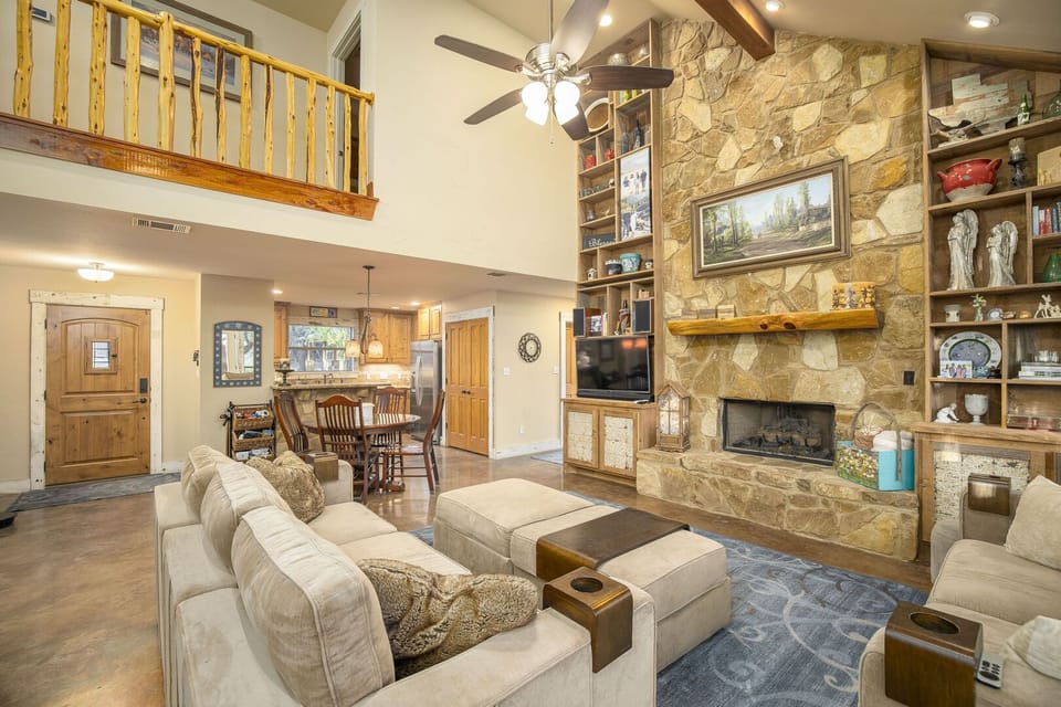 Spacious living room