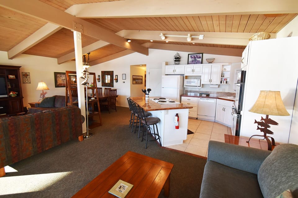 Great Room with Beams - Great Room with Beams