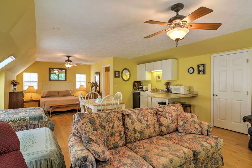 Guest House | Well-Equipped Kitchen & Dining
