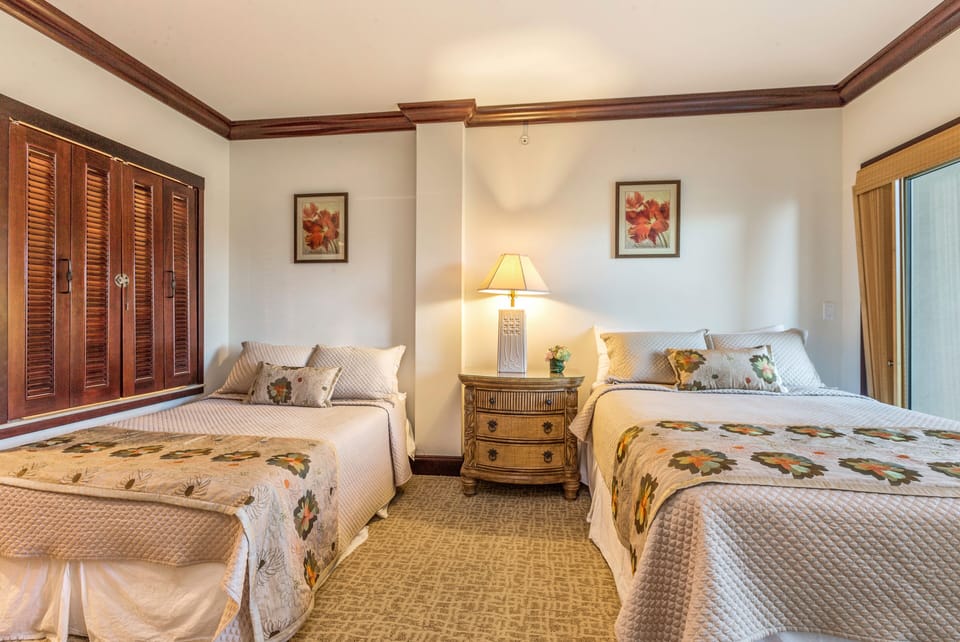 Queen and Full size bed and private bathroom.