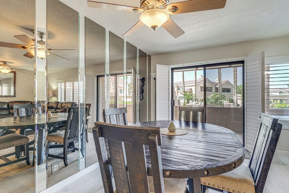 Dining Area | Dishes & Flatware Provided
