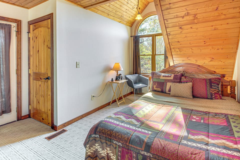 Bedroom 4 | Loft | Queen Bed | King Bed | Balcony Access