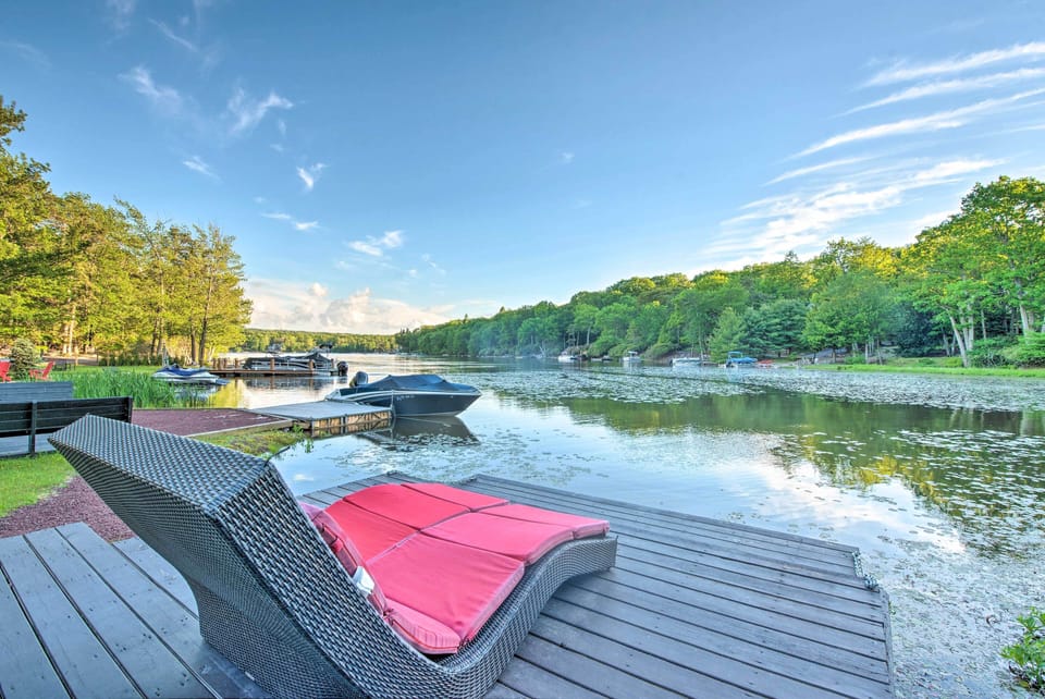 Lake Harmony Vacation Rental | 6BR | 3BA | 2,273 Sq Ft | Stairs Required