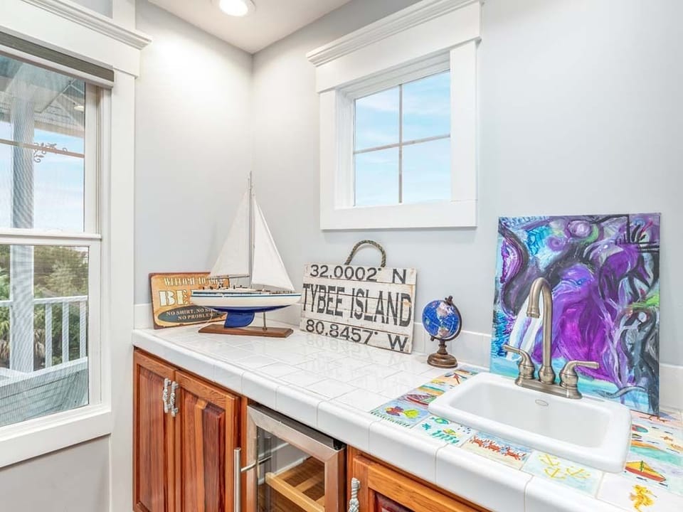 Living Room - Wet Bar - Third Floor