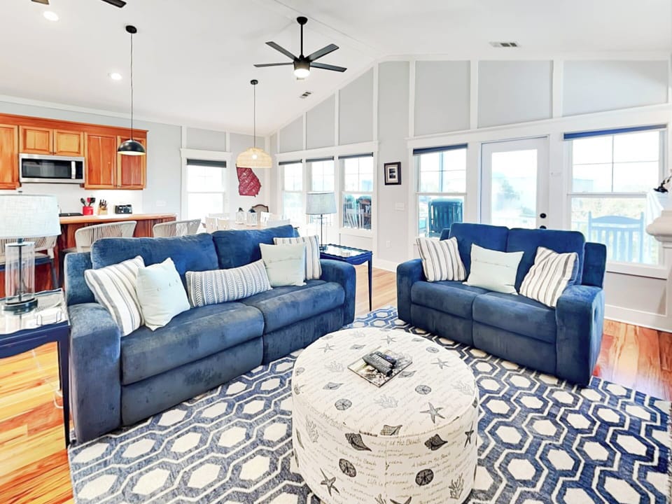 Open Floor Plan w. Balcony Access