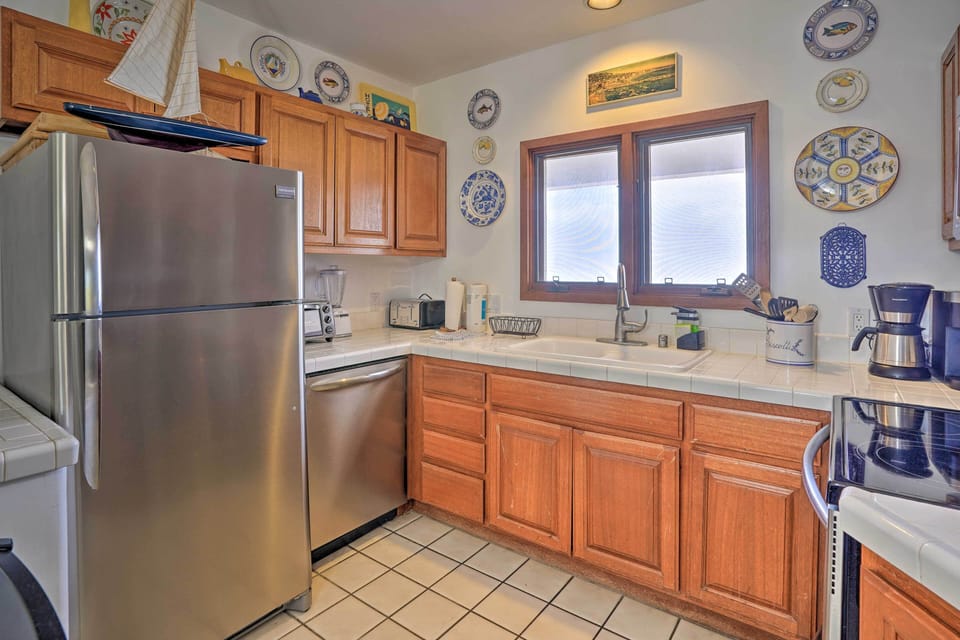 Fully Equipped Kitchen | Drip Coffee Maker | Toaster Oven | Blender