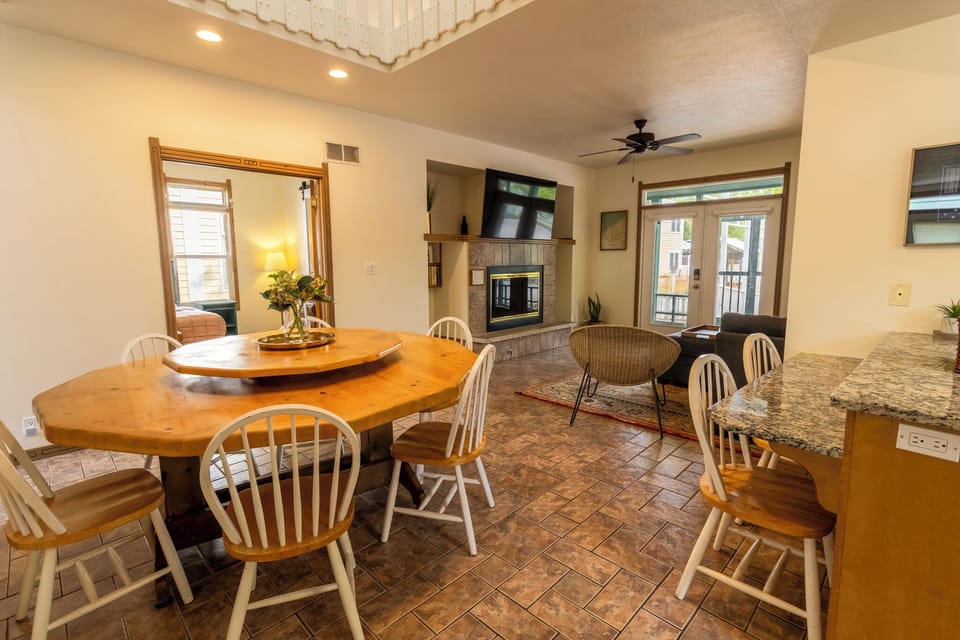 Main Level | Dining | Living Room