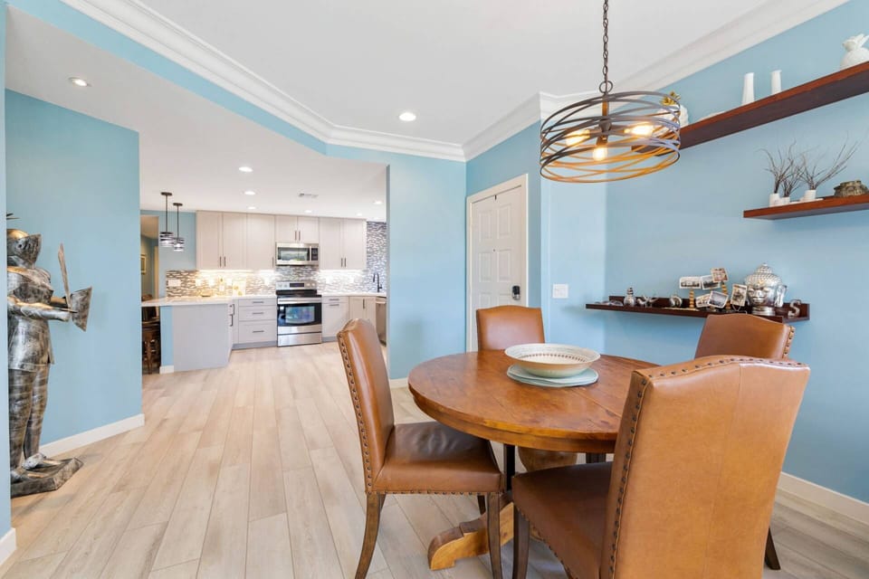 Dining Room & Kitchen