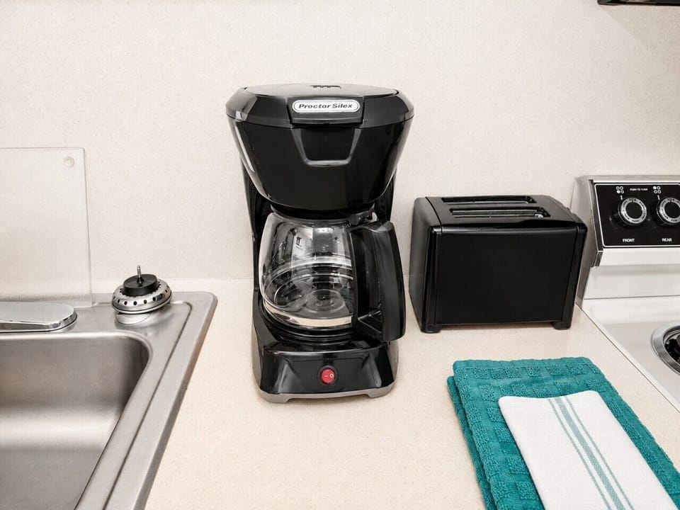 Drip coffee pot and toaster