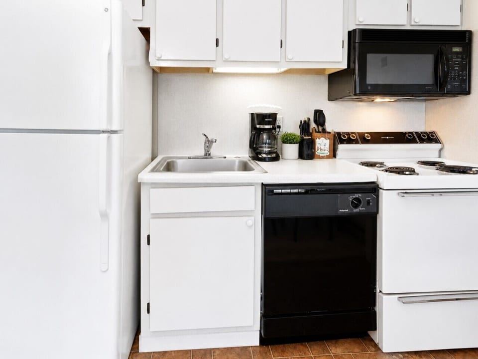 Fully-equipped kitchen