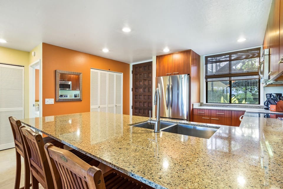 Granite Countertops and Bar Seating at our Kona Vacation Villa
