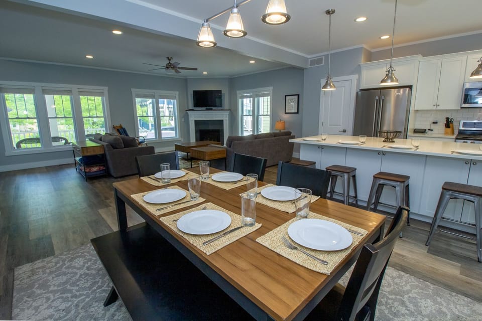 Main Level | Dining Room