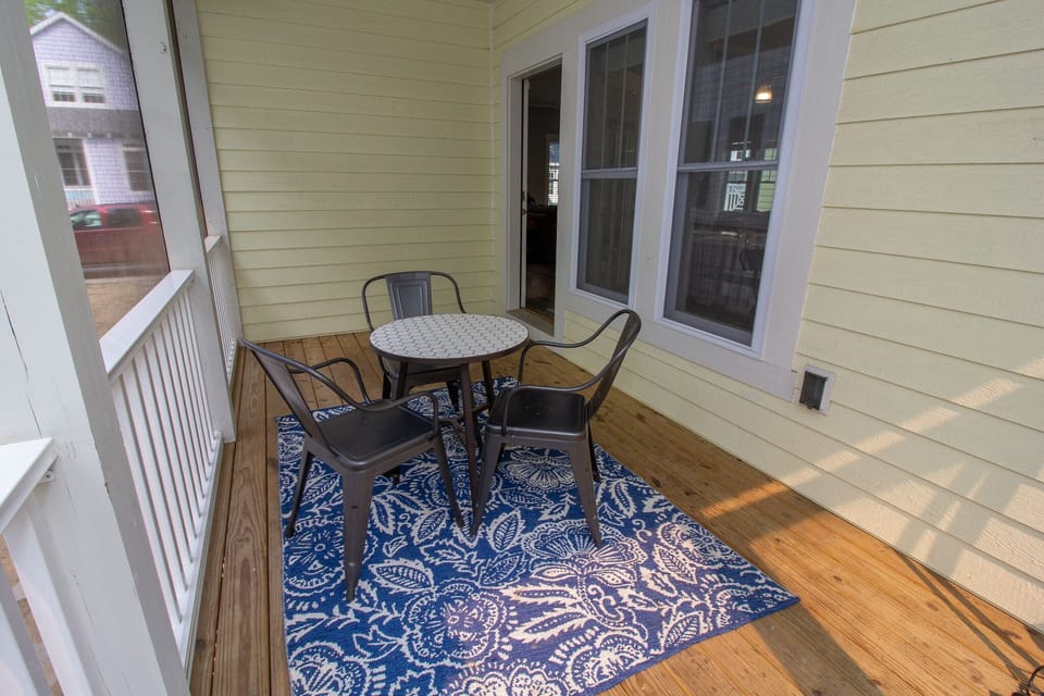 Outdoor Living | Screened Porch