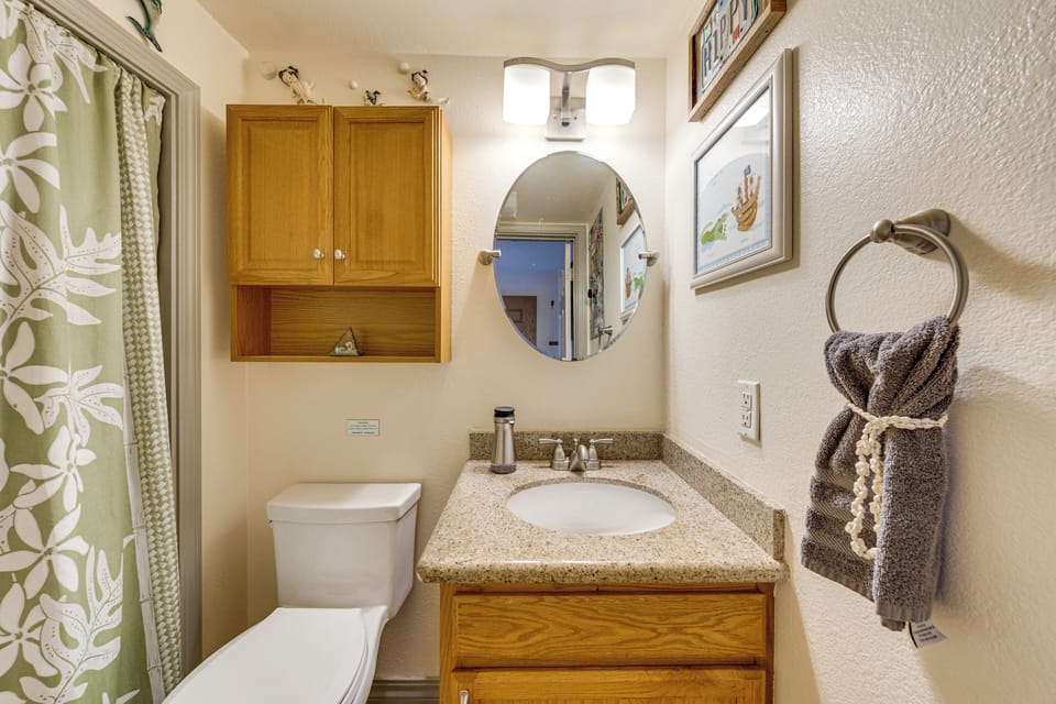 Half Bathroom | 1st Floor