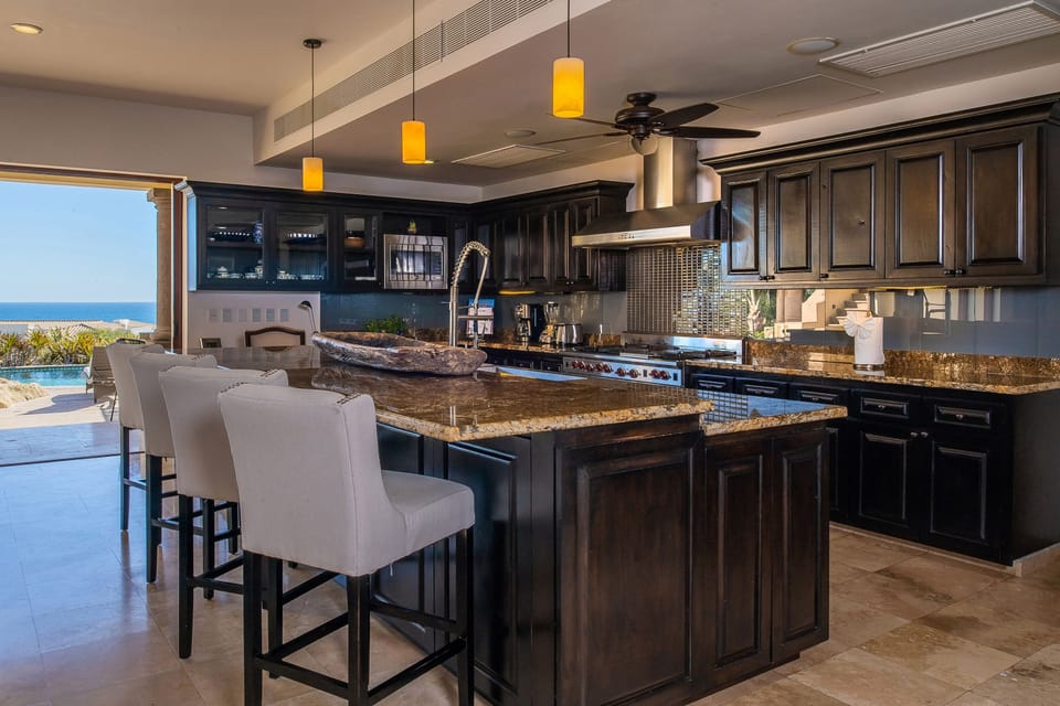 Full kitchen with counter seating