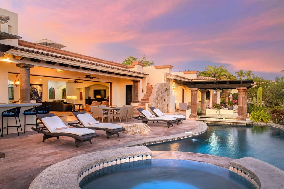 Spacious pool terrace with jacuizz and seating