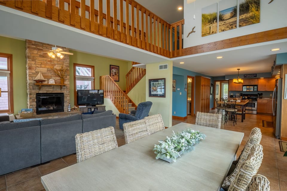 Main Level | Dining