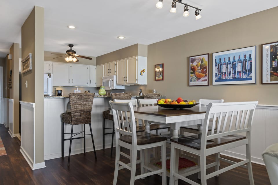 Dining area towards Kitchen