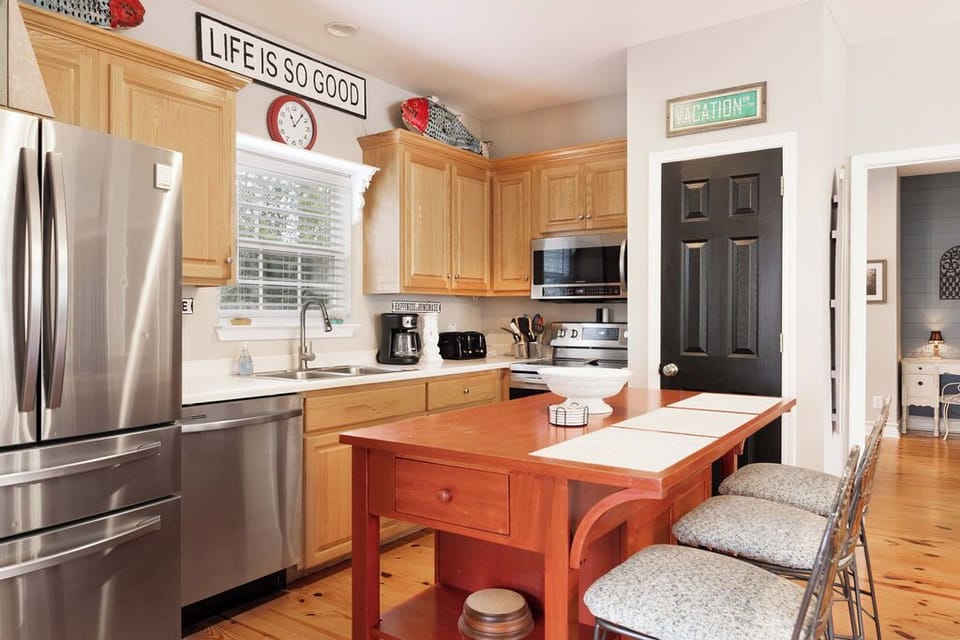 Kitchen - The fully stocked kitchen is perfect for preparing snacks for the beach or a full course meal after a day in the sun.