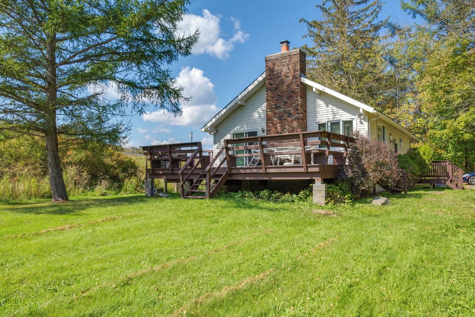 Exterior | Spacious Deck | Catskill Mountains Views