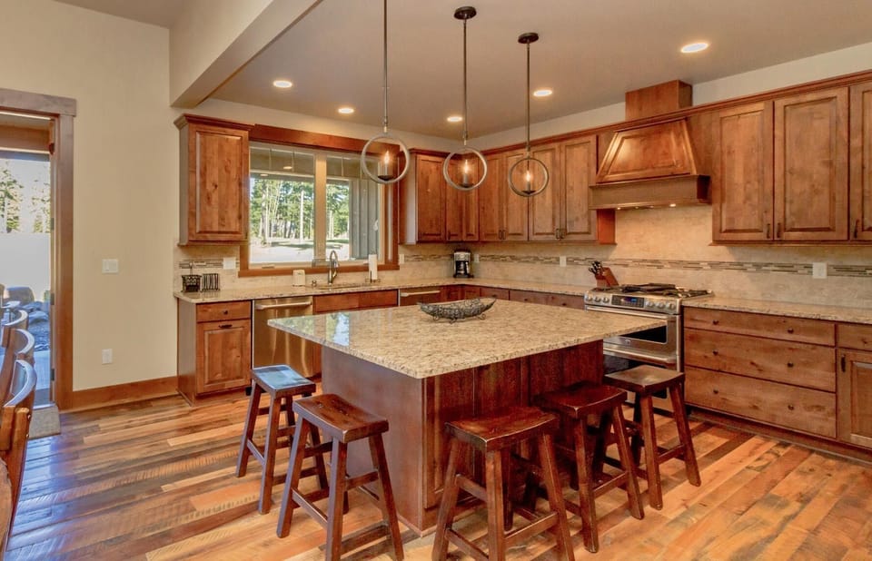 The Tilted Wagon in Suncadia - All Seasons Vacation Rentals - Additional seating for 5 at the large center island.