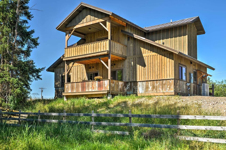 Exterior | Additional Rental On-Site | Shared Yard