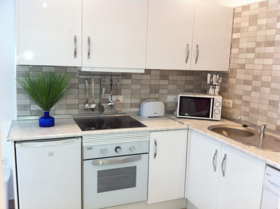 Fully fitted kitchen with washing machine.