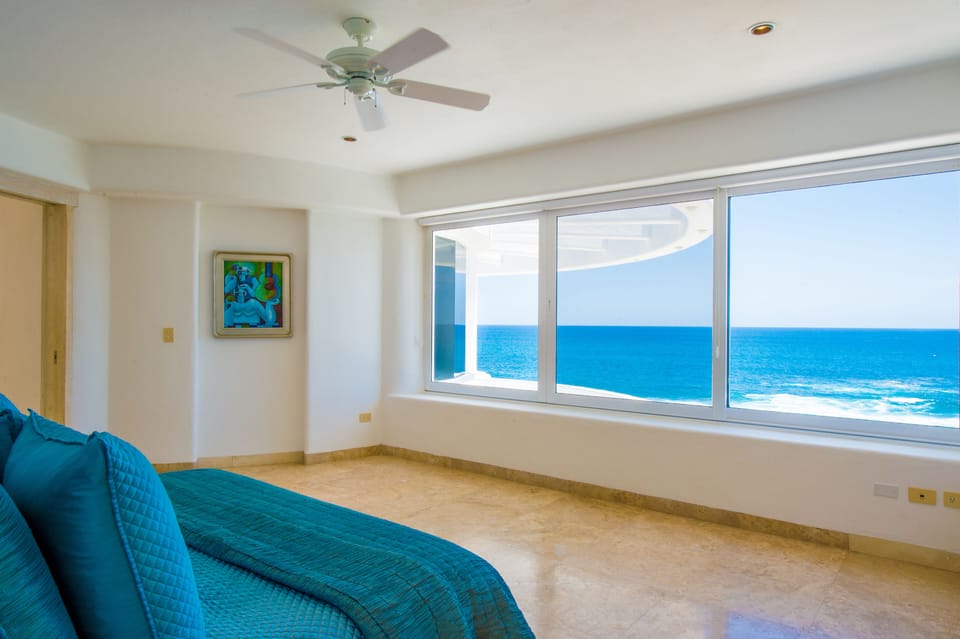 BLUE ROOM SUITE 