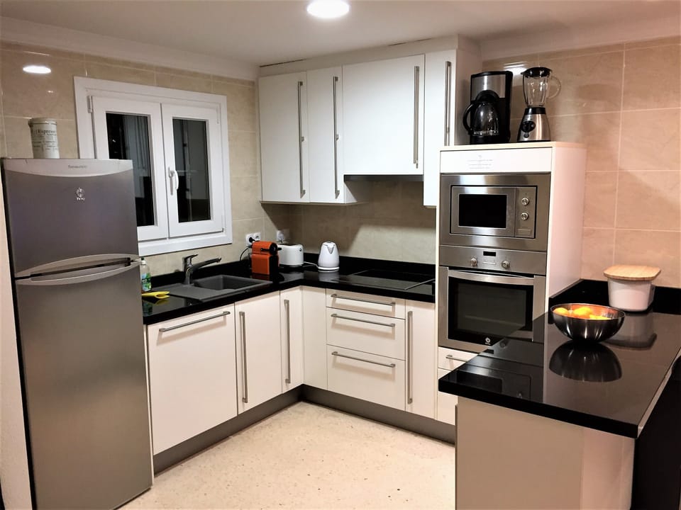 Dishmachine, blender, kettle, coffee machine, stove,.. 