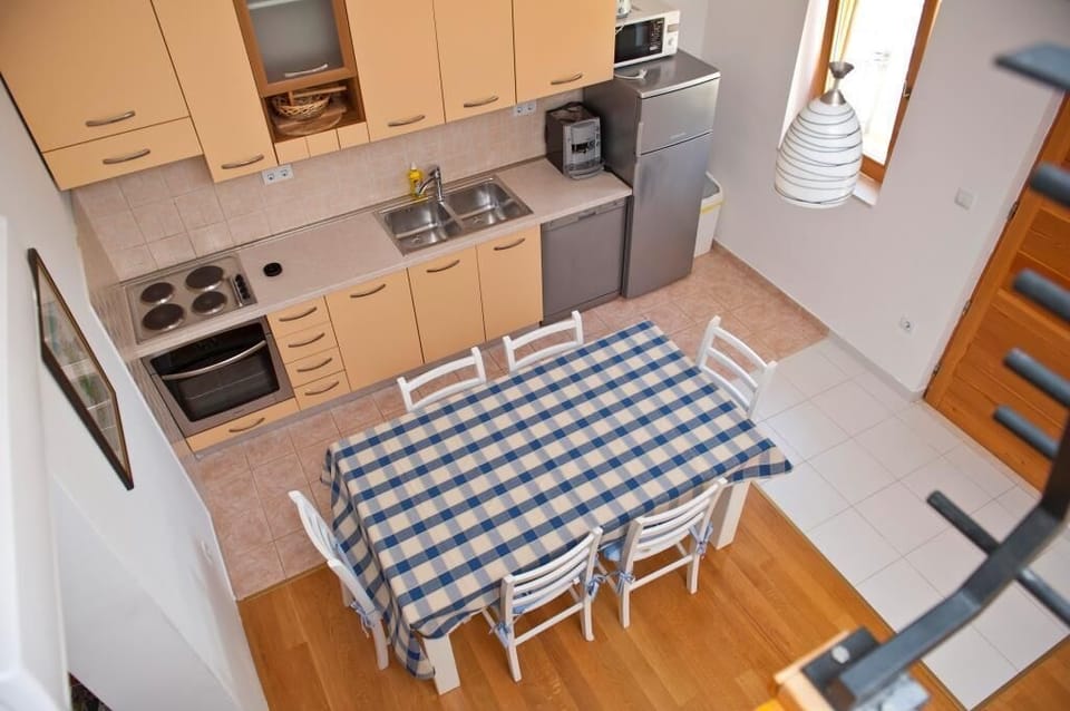 kitchen and dinning room