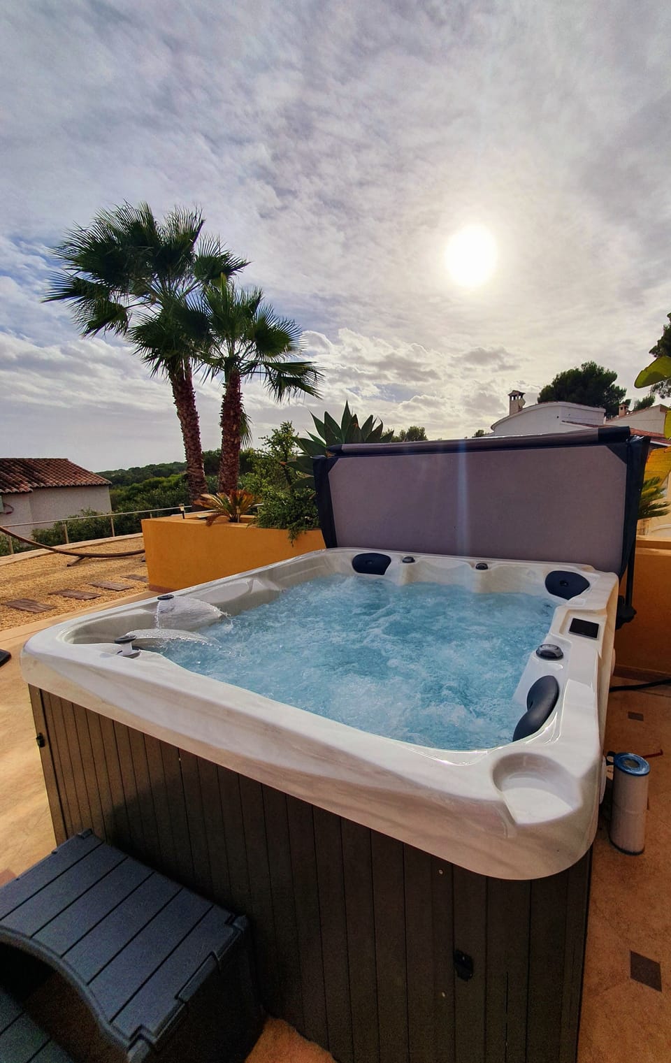 Outdoor spa tub
