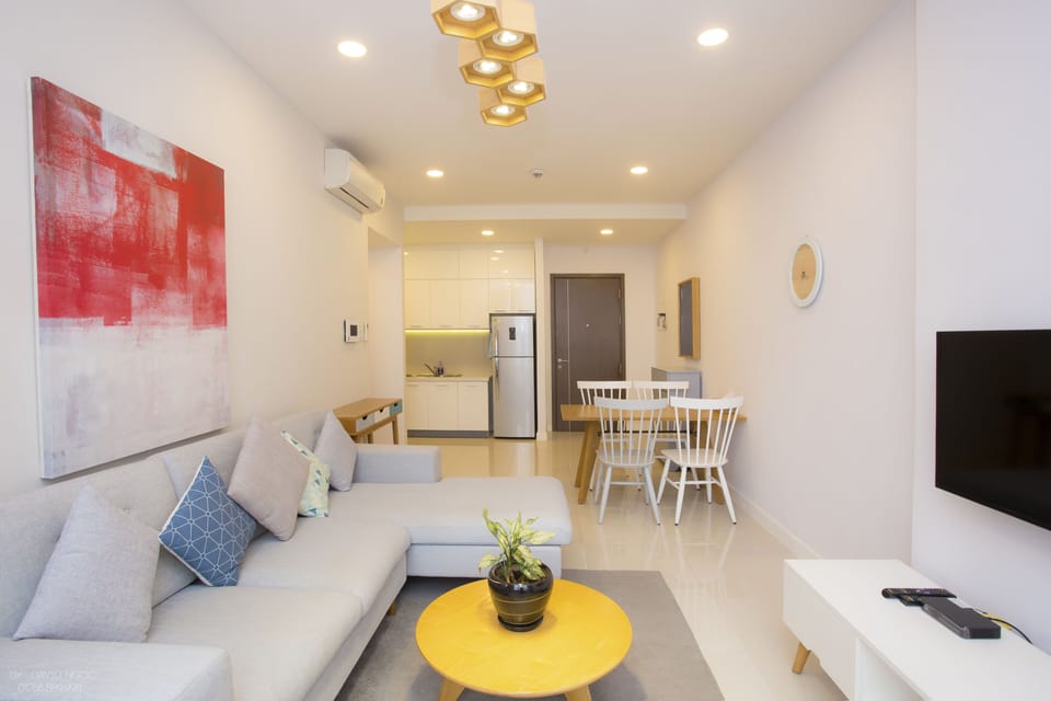 Spacious living room