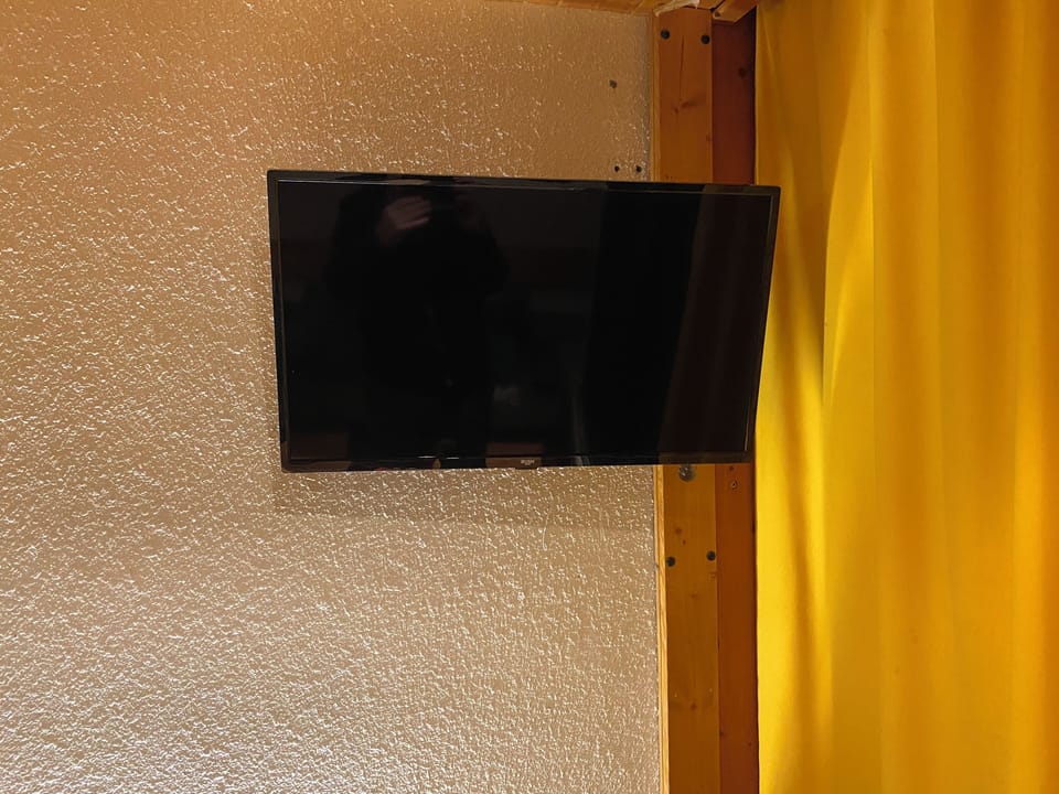 SMART TV 32 inch - built in DVD player, freeview channels plus selection of DVDs